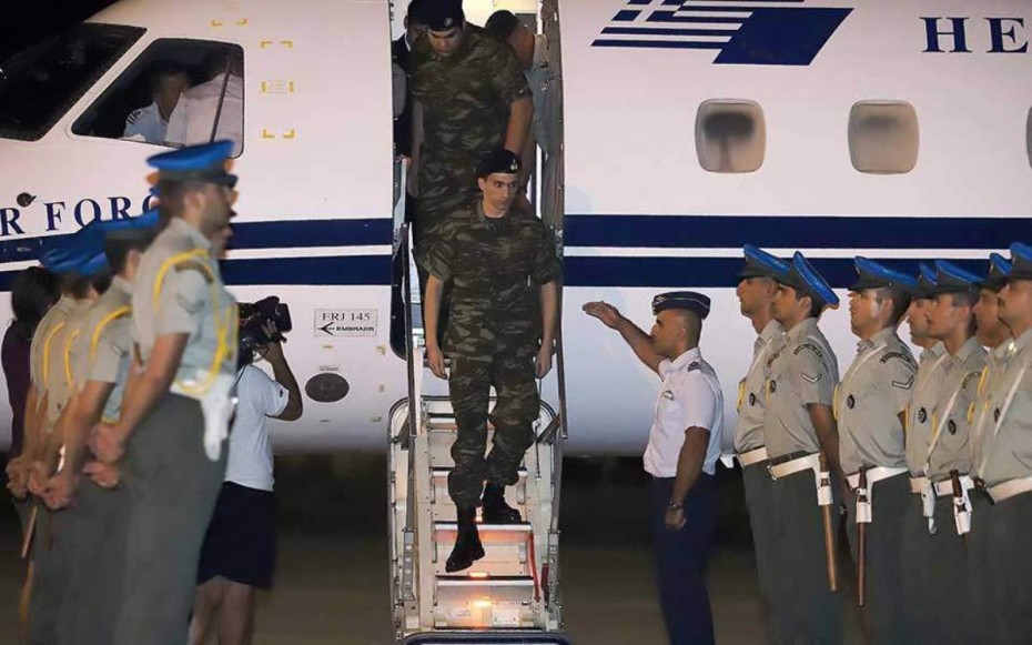 Επέστρεψαν στην Ελλάδα οι δύο Έλληνες στρατιωτικοί (photos)