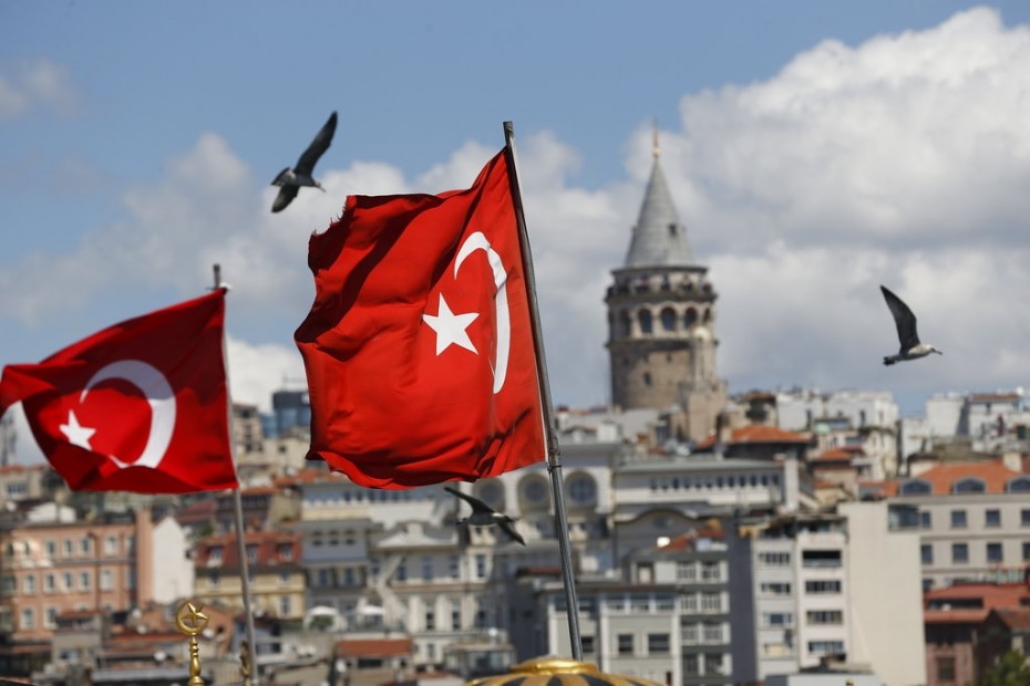 Και πάλι «καμπάνες» από το Fitch για την τουρκική οικονομία