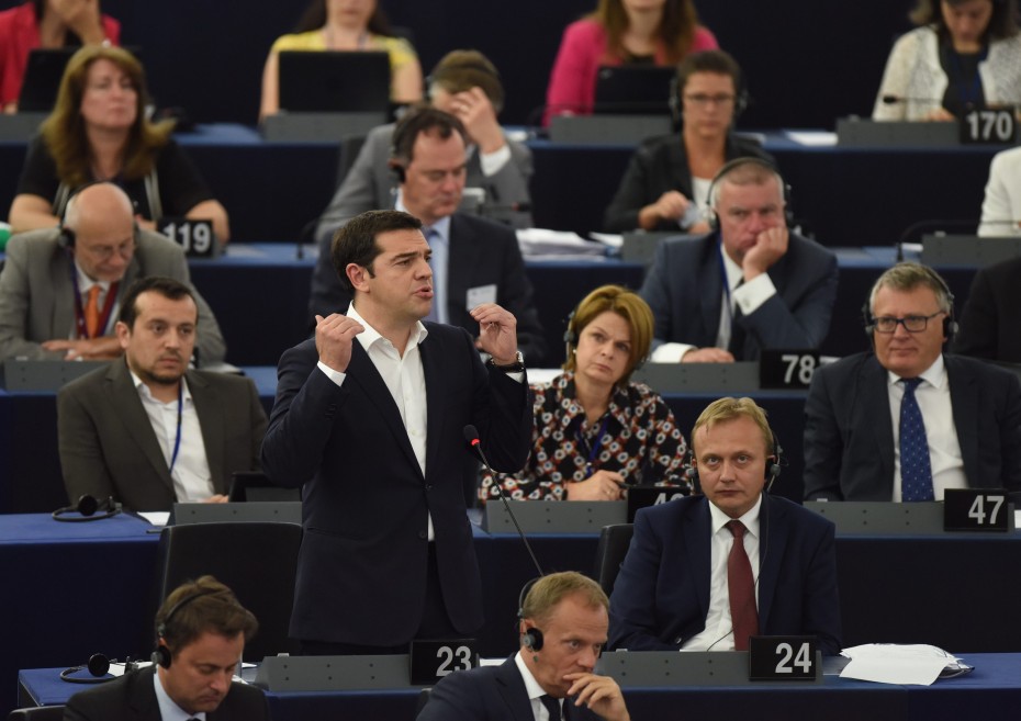 Αμήχανος και «στριμωγμένος» ο Τσίπρας στο Ευρωκοινοβούλιο...