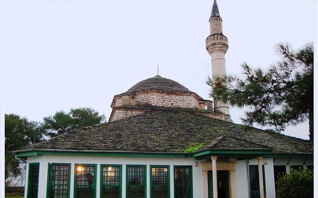 Αποκολήθηκε ο μιναρές στο Ασλάν Τζαμί των Ιωαννίνων