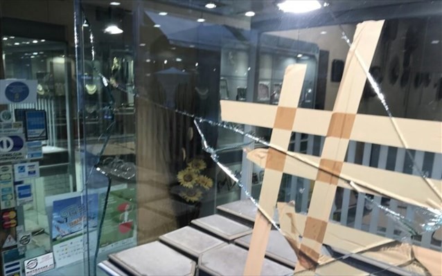 Εκτεταμένες επιθέσεις σε καταστήματα της περιοχής όπου πέθανε ο Ζακ Κωστόπουλος