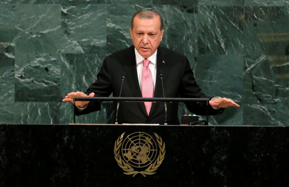 Παρέμβαση Interpol για τους «8» θέλει ο Ερντογάν