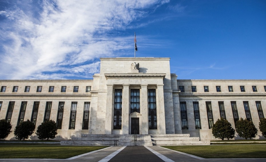 Fed: Οι ανησυχίες για τον εμπορικό πόλεμο επηρεάζουν τις επενδύσεις