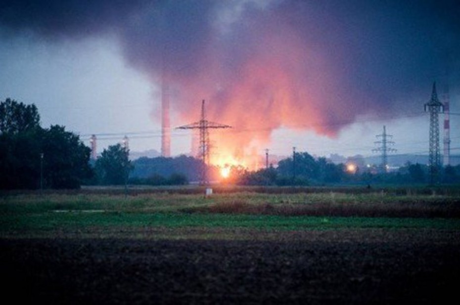 Γερμανία: Υπό έλεγχο η φωτιά από έκρηξη σε διυλιστήριο