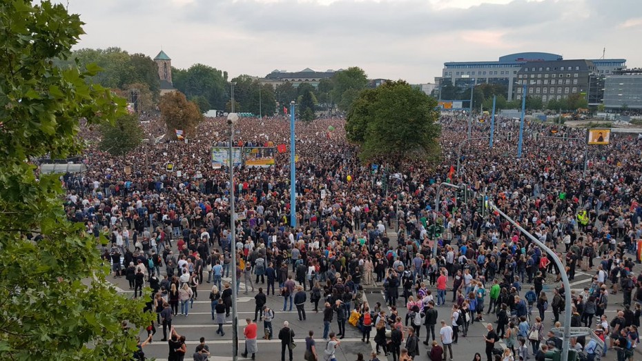 Γερμανία: Δεκάδες χιλιάδες άτομα κατά της ακροδεξιάς στο Κέμνιτς