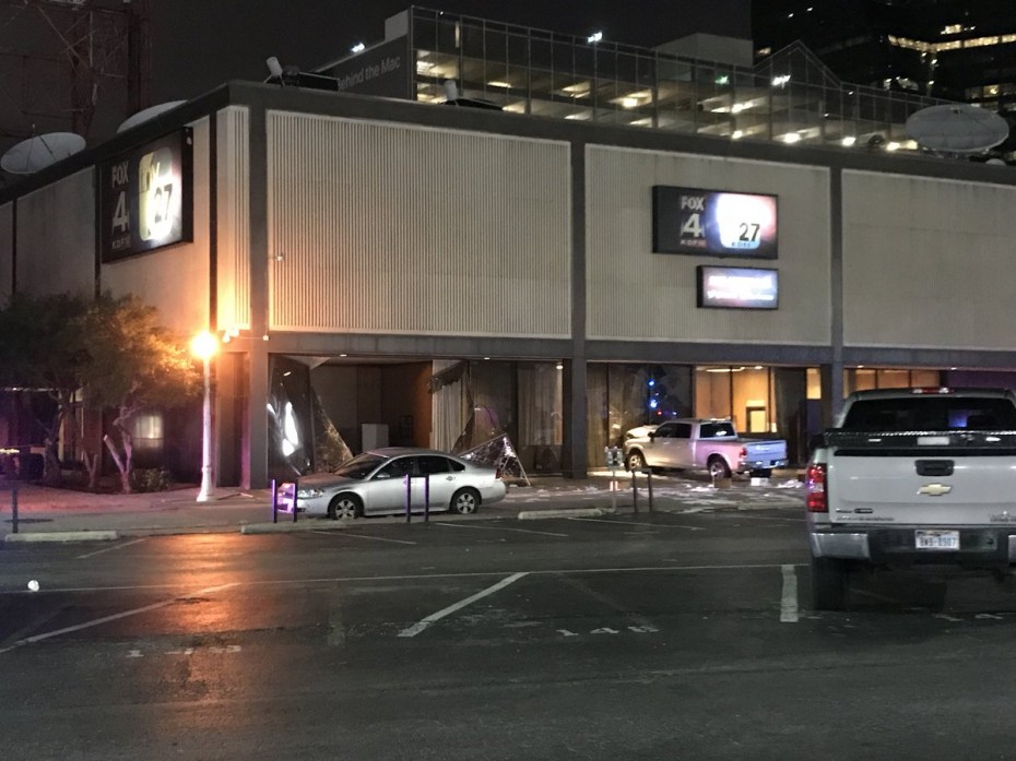 ΗΠΑ: Έριξε όχημα πάνω σε γραφεία του Fox News στο Ντάλας