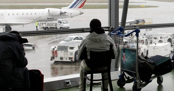 Συναγερμός στο αεροδρόμιο της Λυών, με καταδίωξη οχήματος