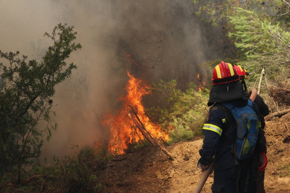Περιορισμένες πυρκαγιές σε Αχαΐα, Ηλεία και Αιτωλοακαρνανία