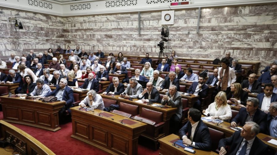 Βουλή: 56 βουλευτές του ΣΥΡΙΖΑ ζητούν εξηγήσεις για τις συντάξεις χηρείας