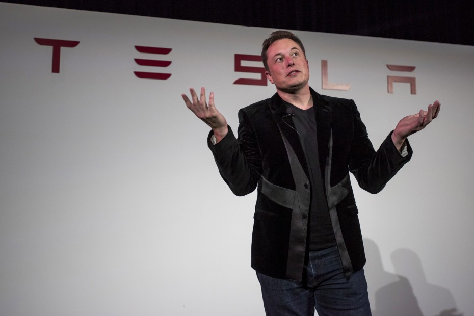 Tesla: Ο Έλον Μασκ παραιτείται από πρόεδρος, αλλά παραμένει CEO