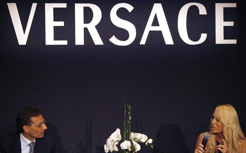 Στον όμιλο μόδας Michael Kors πωλείται ο οίκος Versace