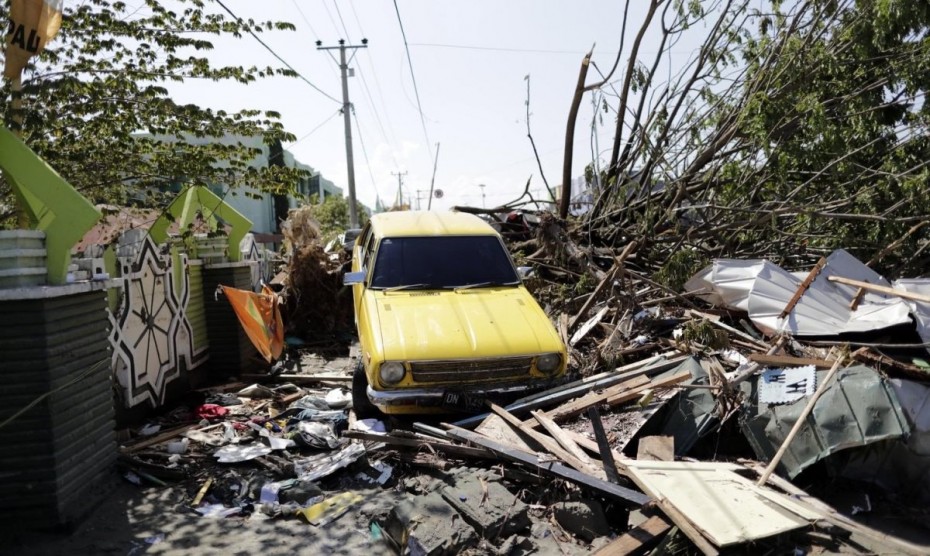 Ινδονησία: Σχεδόν 2.000 οι νεκροί από τον σεισμό και το τσουνάμι