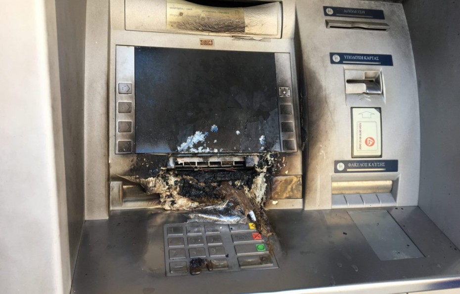 Ανατίναξαν ATM έξω από σούπερ μάρκετ στη Σαλαμίνα
