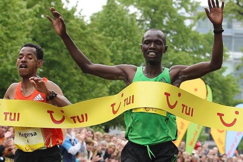 Ο Κενυάτης Κίπτουμ κατέρριψε το παγκόσμιο ρεκόρ στον Ημιμαραθώνιο