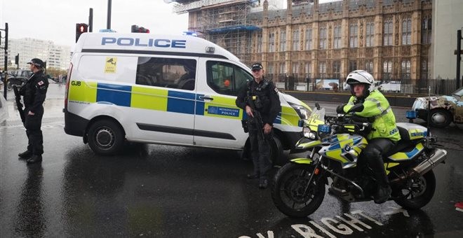 Λονδίνο: Συναγερμός από ύποπτο πακέτο έξω από το κοινοβούλιο