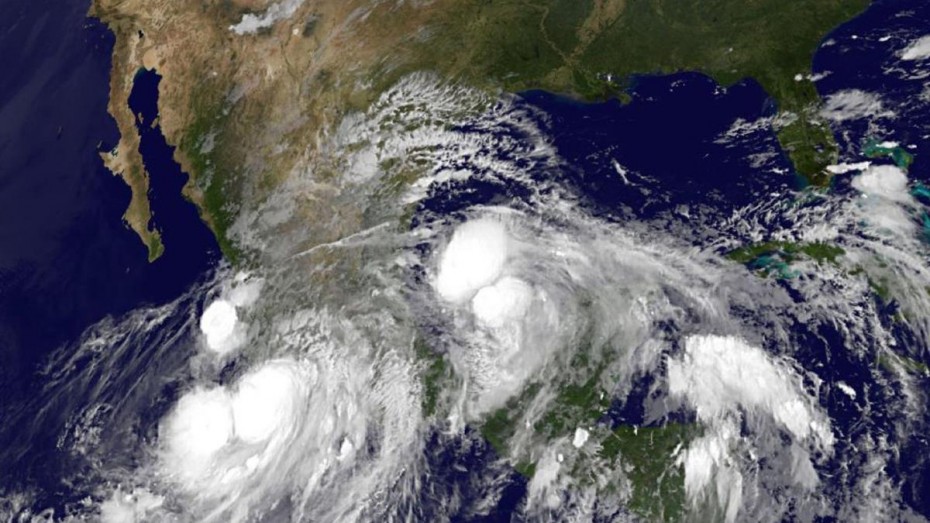 Ο τυφώνας Ουίλα πλήττει τις ακτές του Μεξικό