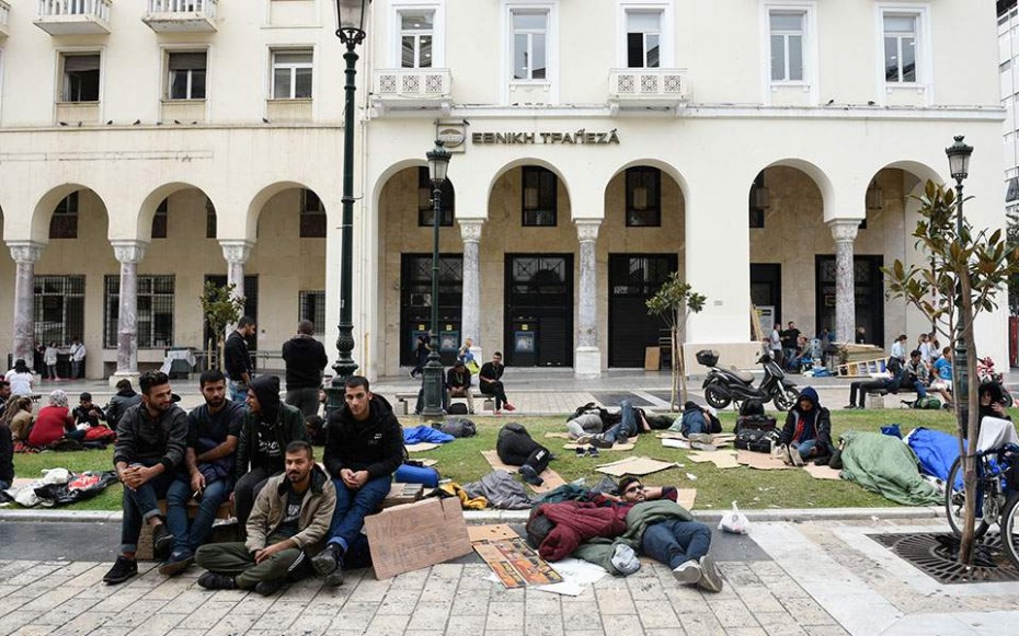 Πρόσφυγες κατασκήνωσαν στην πλατεία Αριστοτέλους