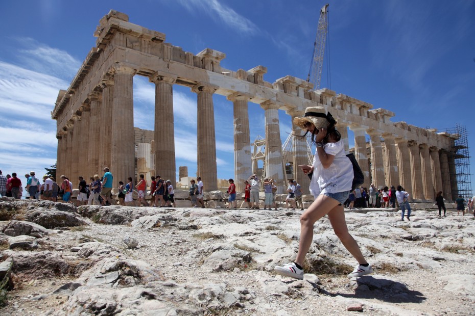 Πάνω από 52 δισ. ευρώ έσοδα από τον τουρισμό σε 8 χρόνια