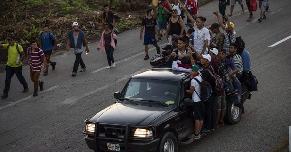 Ο Τραμπ στέλνει 800 Αμερικανούς στρατιώτες στα σύνορα με το Μεξικό