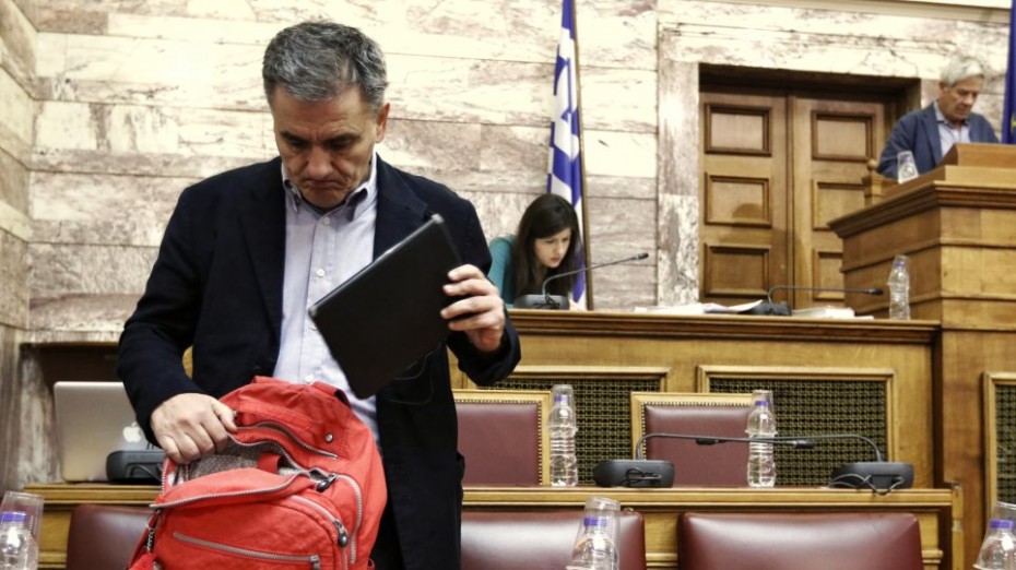 «Μασάζ» Τσακαλώτου στους βουλευτές του ΣΥΡΙΖΑ για τον προϋπολογισμό