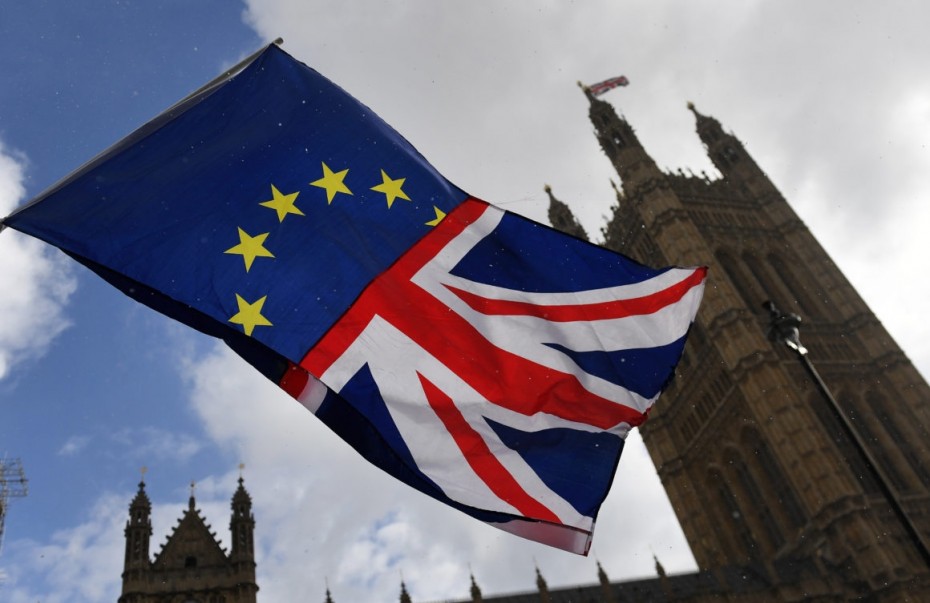 Brexit: Παράταση της μεταβατικής περιόδου ως το 2022 προτείνει ο Μπαρνιέ