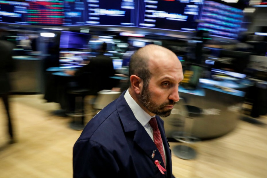 Προσπάθεια ανάκαμψης στη Wall Street για το άνοιγμα της Τρίτης