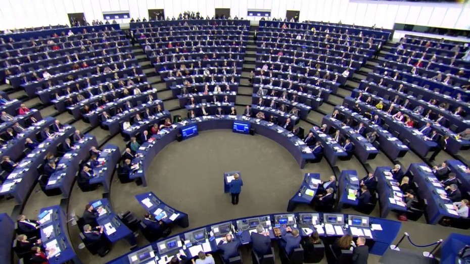 Σεβασμό των κανόνων της ΕΕ από κάθε κράτος-μέλος, ζήτησε η Μέρκελ