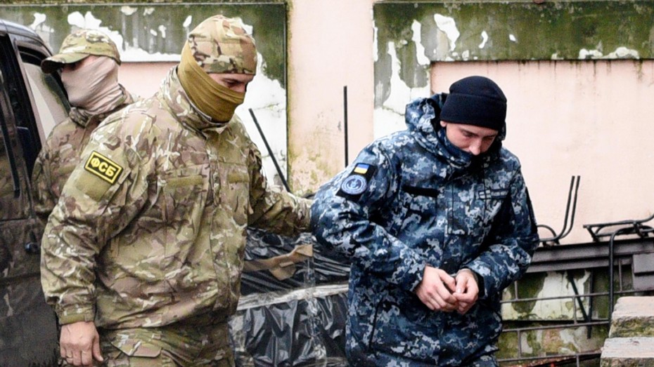 Η Ρωσία μετέφερε σε φυλακή της Μόσχας τους Ουκρανούς ναύτες