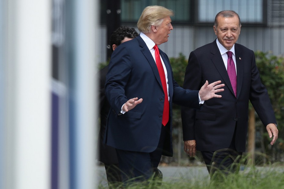 Ο Ερντογάν προσπαθεί να επαναπροσεγγίσει τις ΗΠΑ