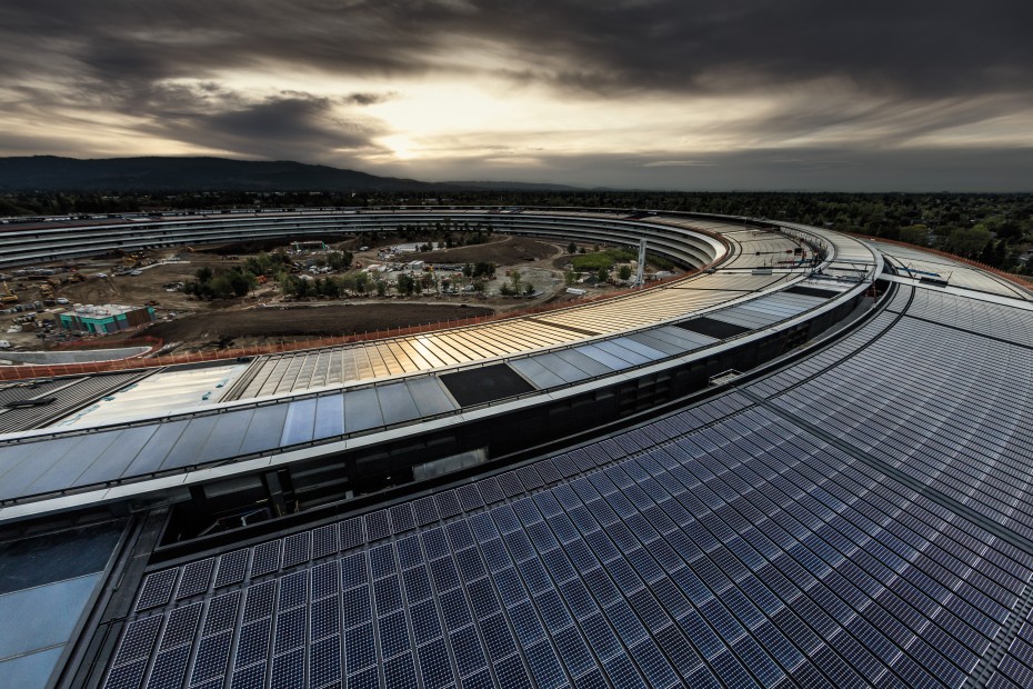Apple: Επενδύει 1 δισ. σε νέες εγκαταστάσεις