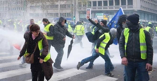 Παρίσι: Εντείνονται οι συγκρούσεις διαδηλωτών και αστυνομίας