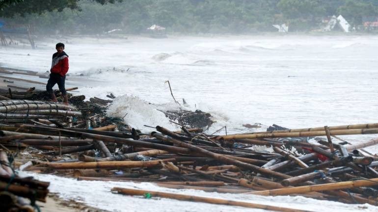 Ινδονησία: Σύγχυση για τον αριθμό των νεκρών από το τσουνάμι