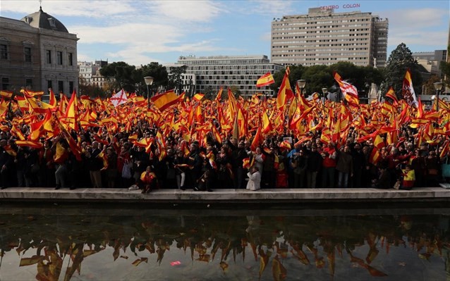 Χιλιάδες άτομα στους δρόμους της Μαδρίτης για την ενότητα της Ισπανίας