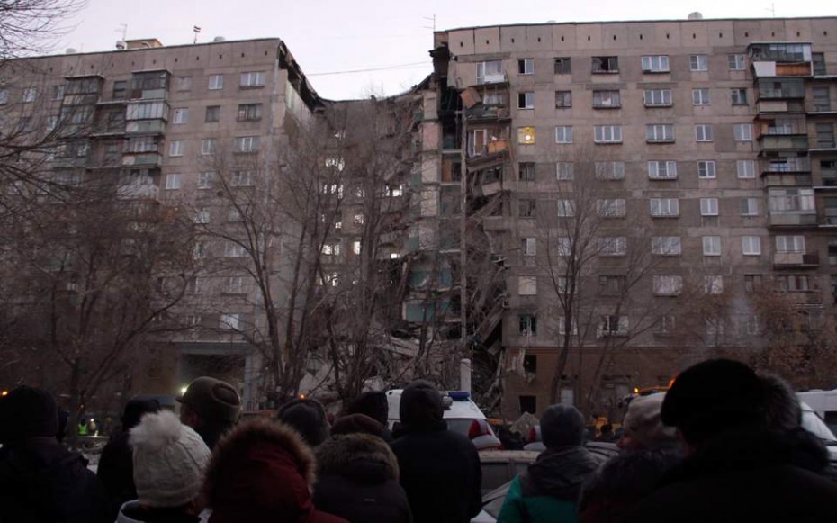 Κατέρρευσε πολυκατοικία στη Ρωσία - 3 νεκροί και 79 αγνοούμενοι