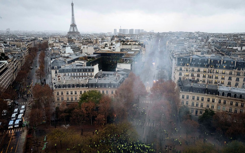 «Πεδίο μάχης» το Παρίσι - Εξετάζεται η επιβολή κατάστασης εκτάκτου ανάγκης