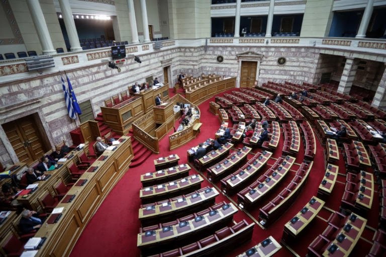Πυρ ομαδόν για τις κυβερνητικές τροπολογίες στη Βουλή