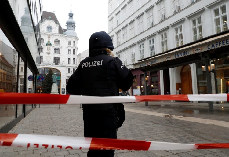 Συναγερμός στη Βιέννη - Έπεσαν πυροβολισμοί σε εστιατόριο