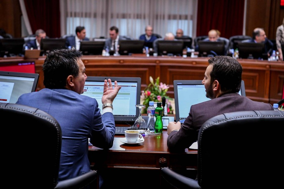 ΠΓΔΜ: Η υπηκοότητα δεν καθορίζει την εθνότητα, σε τροπολογία βουλευτή του Ζάεφ