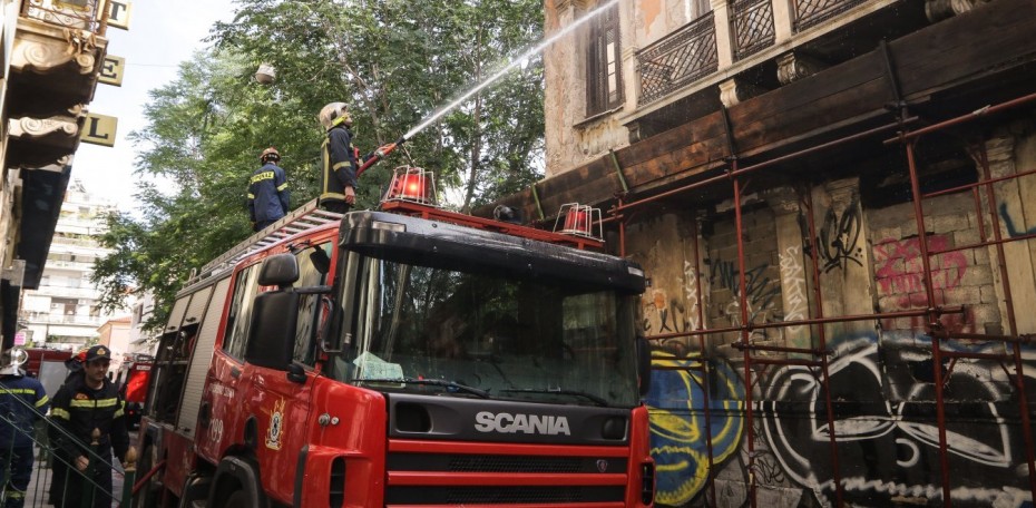 Εξάρχεια: Τούρκος έβαλε φωτιά σε σπίτι και απειλεί να αυτοκτονήσει