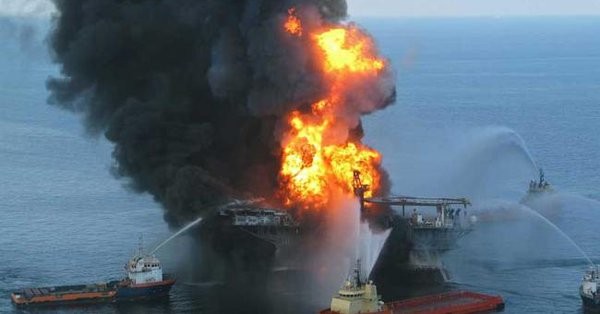 Στους 20 οι νεκροί από την πυρκαγιά σε πλοία στην Κριμαία