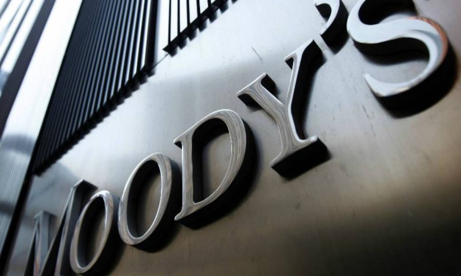Ο Moody's αναμένει μείωση των «κόκκινων» δανείων στις ελληνικές τράπεζες