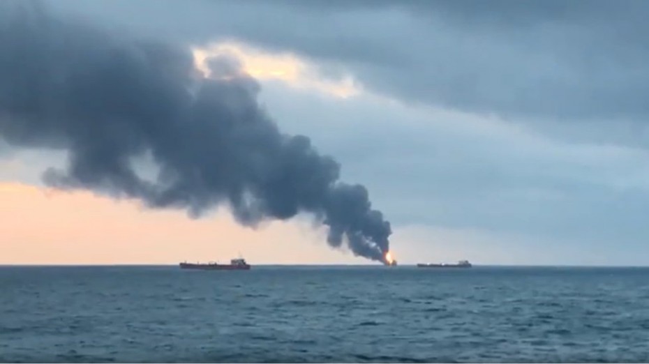 Τουλάχιστον 10 οι νεκροί από την πυρκαγιά σε πλοία στο στενό του Κερτς