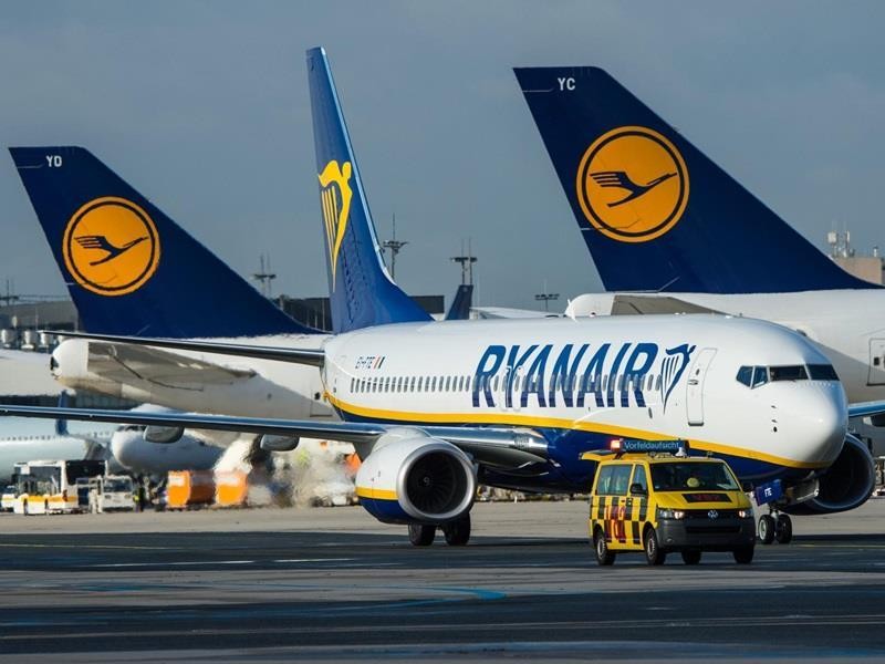 Ryanair: Τέλος το δρομολόγιο Αθήνα-Θεσσαλονίκη