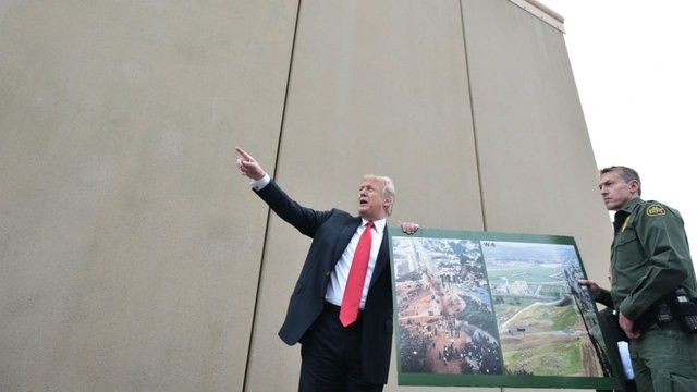 Ακάθεκτος ο Τραμπ για το τείχος στα σύνορα με το Μεξικό