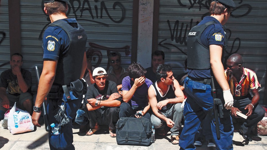 Welt: «Ανθεί» στην Αθήνα το εμπόριο πλαστών ταξιδιωτικών εγγράφων