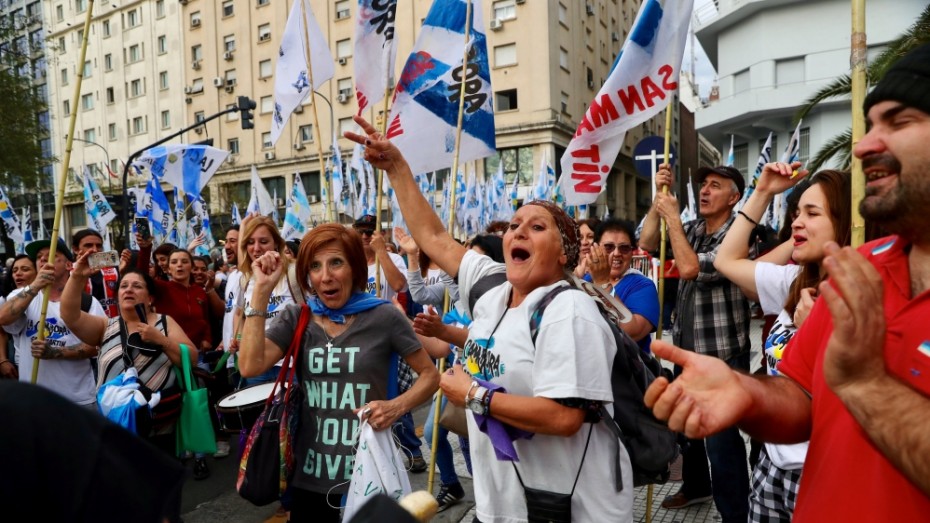 Αργεντινή: Χιλιάδες στους δρόμους κατά της λιτότητας