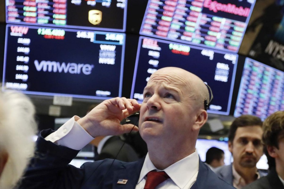 Τραμπ και εταιρικά αποτελέσματα ρίχνουν τη Wall Street