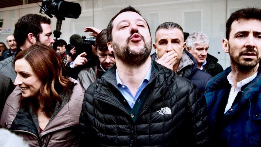 Συνεργάτης του Σαλβίνι απειλεί με αποχώρηση της Ιταλίας από την ΕΕ