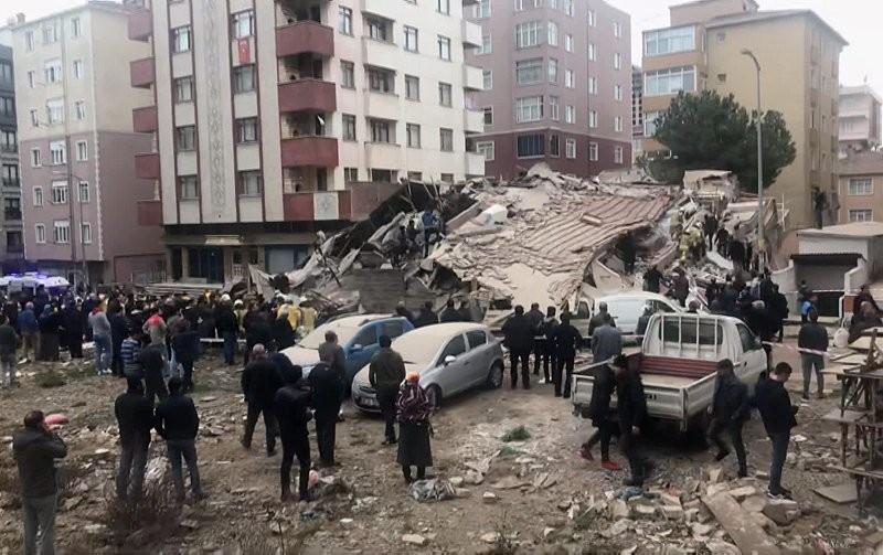 Τουλάχιστον 1 νεκρός από κατάρρευση πολυκατοικίας στην Κωνσταντινούπολη
