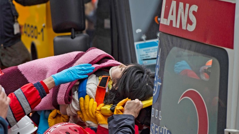 Κωνσταντινούπολη: Ανασύρθηκε ζωντανό κοριτσάκι που ήταν θαμμένο 18 ώρες 